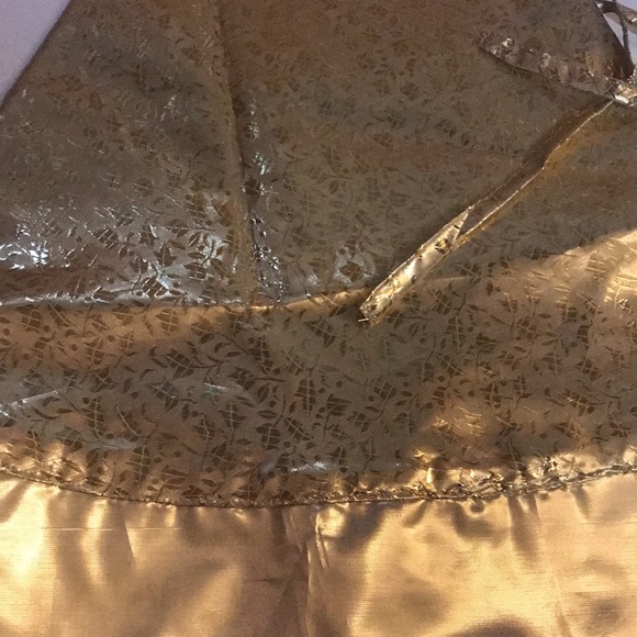 Gold Tree Skirt - Approximately Neck 14 inches length 23-24 - Picture 4 of 12